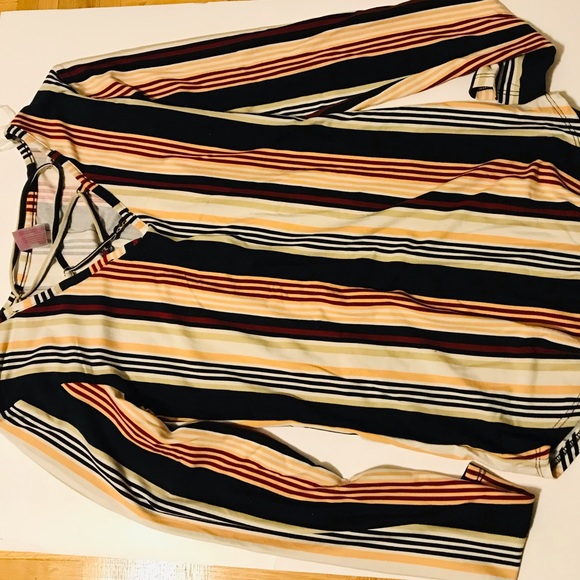 V-neck, longed sleeve stripped shirt - Picture 4 of 5